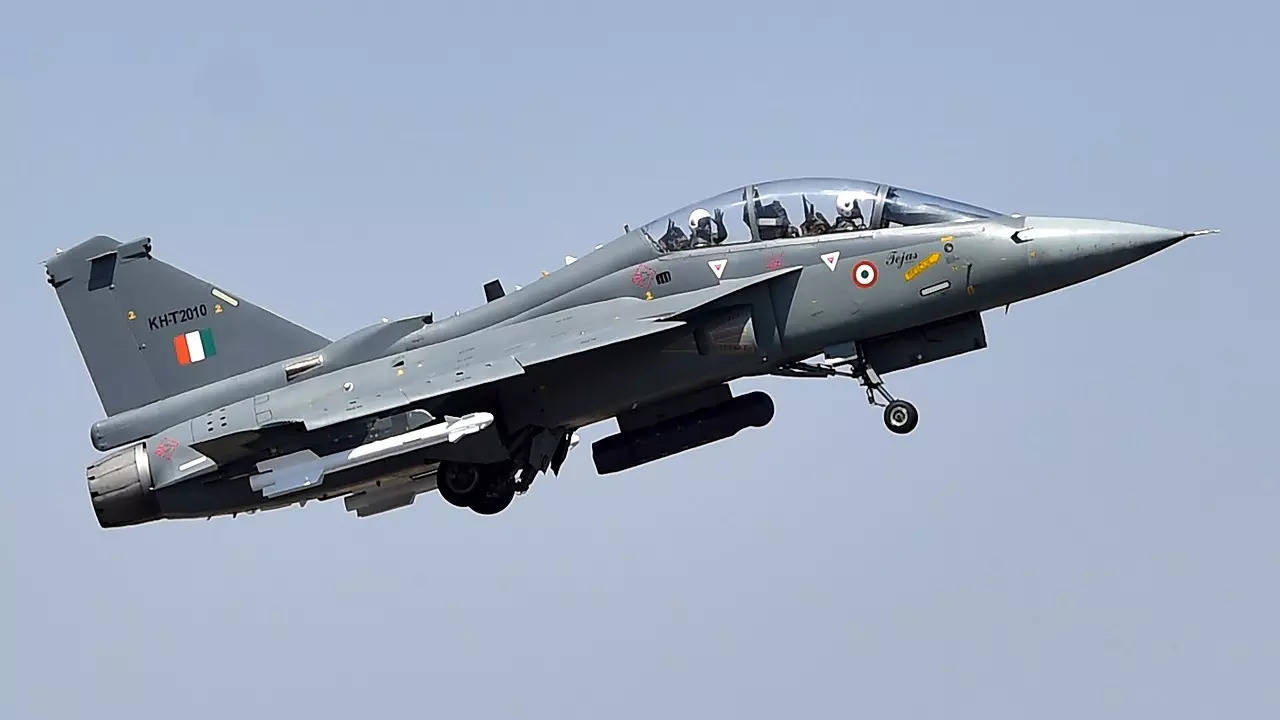 Tejas Mk-1A: વાયુસેનાની ક્ષમતામાં થયો વધારો, નવા તેજસ ફાઈટર પ્લેન જોઈને દુશ્મનો ચિંતામાં 2 Increased Air Force Capability New Tejas Fighter Plane Worries Enemies