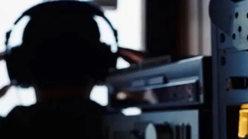 Is your smartphone not being tapped anywhere If you see these activities switch off immediately1