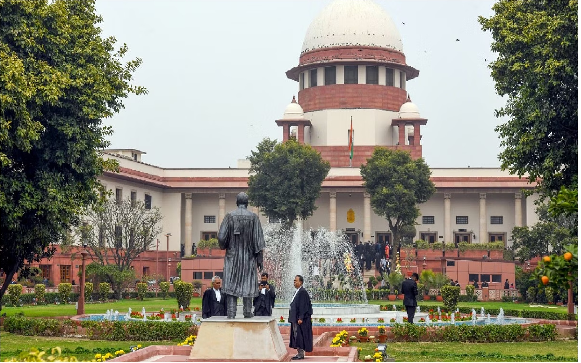 Supreme Court: સુપ્રીમ કોર્ટને હેરાન, દિલ્હીમાં દરરોજ ત્રણ હજાર ટન કચરો કેમ સાફ થયો નથી 1 010 2