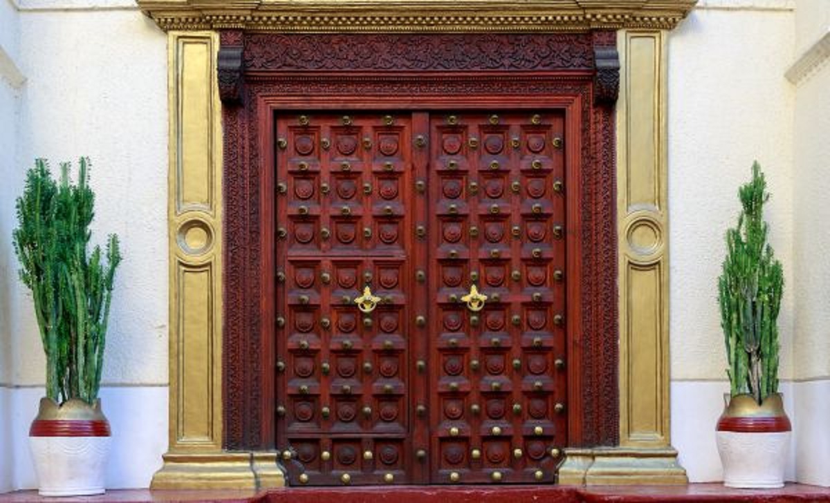 Main Gate Vastu Is there a photo of God on the door of the house Know how it will affect your life 01