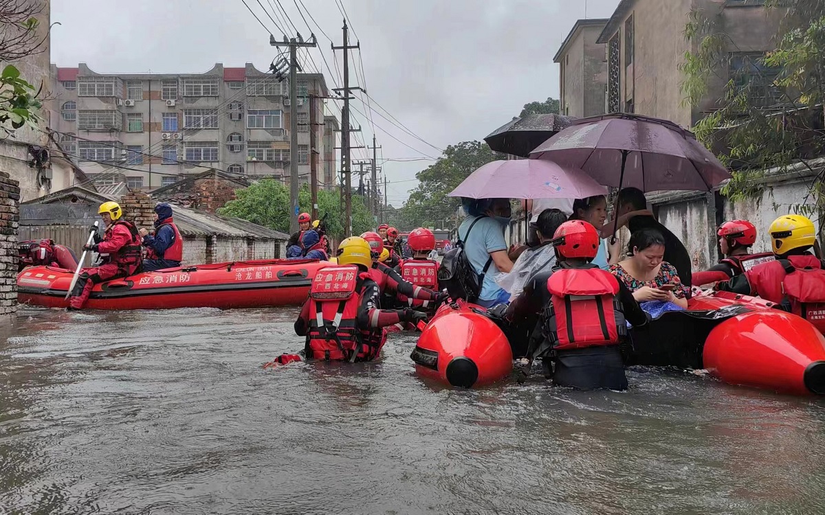 China Flood: ભારે વરસાદના કારણે ચીન મુશ્કેલીમાં, હાઈવે તૂટી પડતા 36 લોકોના મોત; 30 ઘાયલ 2 China Flood China in trouble due to heavy rain 36 people died when the highway collapsed 30 injured 01