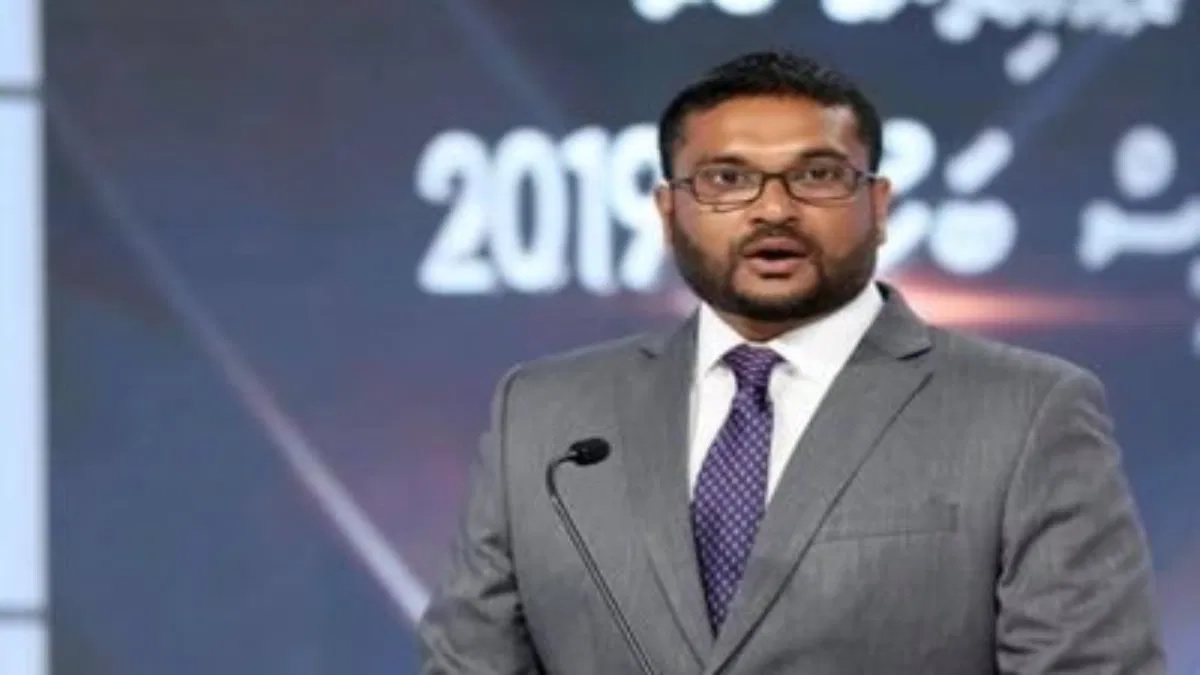 Maldives Defence Minister : માલદીવના પાઇલોટ્સ આ કામ કરવામાં સક્ષમ નથી, રક્ષા મંત્રીએ પોતે સ્વીકાર્યું 2 Maldives Defense Minister Maldives pilots are not capable of doing this job Defense Minister himself admitted 01