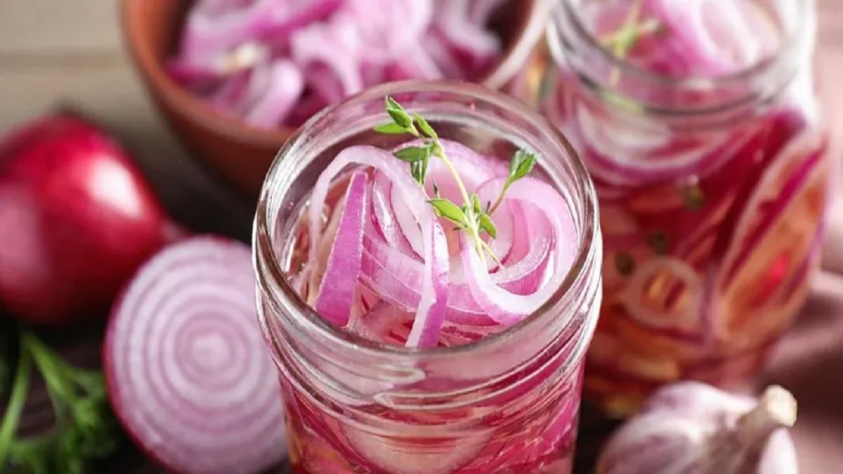 Summer Dish Onion pickle will save you from summer heat wave know the very easy way to make it 01