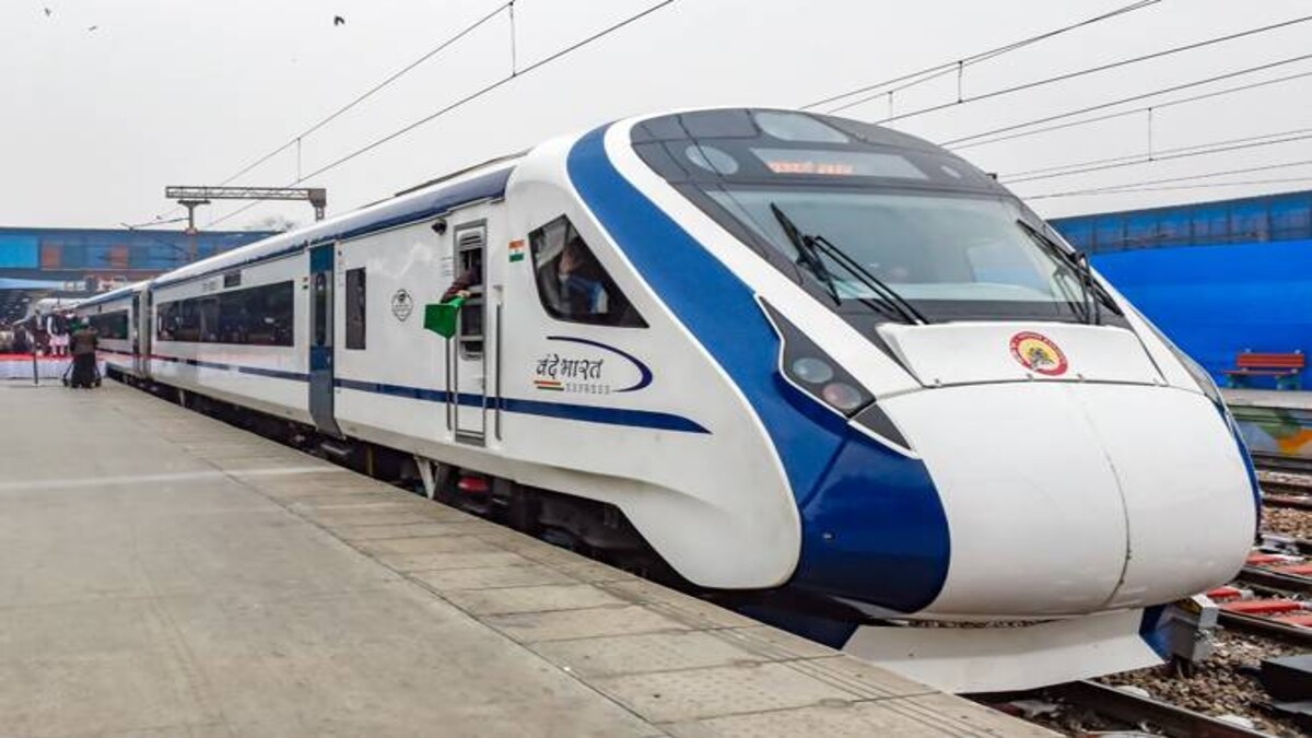 Vande Bharat Train : વંદે ભારત ટ્રેનમાં આટલી ઓછી બુકિંગ શું કામ થાય છે ? રેલવે મંત્રીએ જણાવ્યું કારણ 2 Vande Bharat Train What is the reason for such low booking in Vande Bharat Train The Railway Minister explained the reason 01