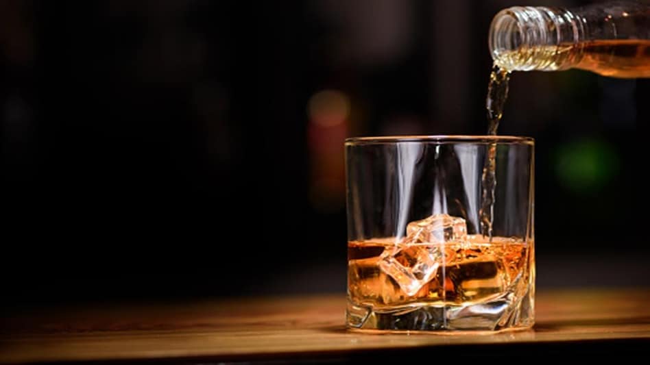 Kallakurichi Hooch Tragedy : ઝેરી દારૂની દુર્ઘટનાને લઈને AIADMK ધારાસભ્યો બેઠા ભૂખ હડતાળ પર 2 kallakurichi hooch tragedy aiadmk mlas hunger strike demands cbi prob 1