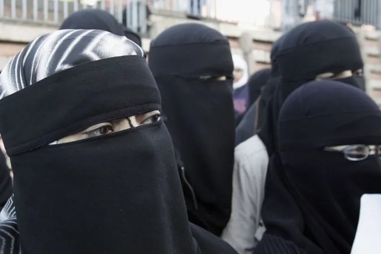 World News: મુસ્લિમ બહુમતી ધરાવતા આ દેશમાં હિજાબ અને બુરખા પહેરવા પર છે પ્રતિબંધ, જાણો કારણ 2 story wearing hijab and burqa banned in this muslim majority country tajikistan parliament passed controversial law1