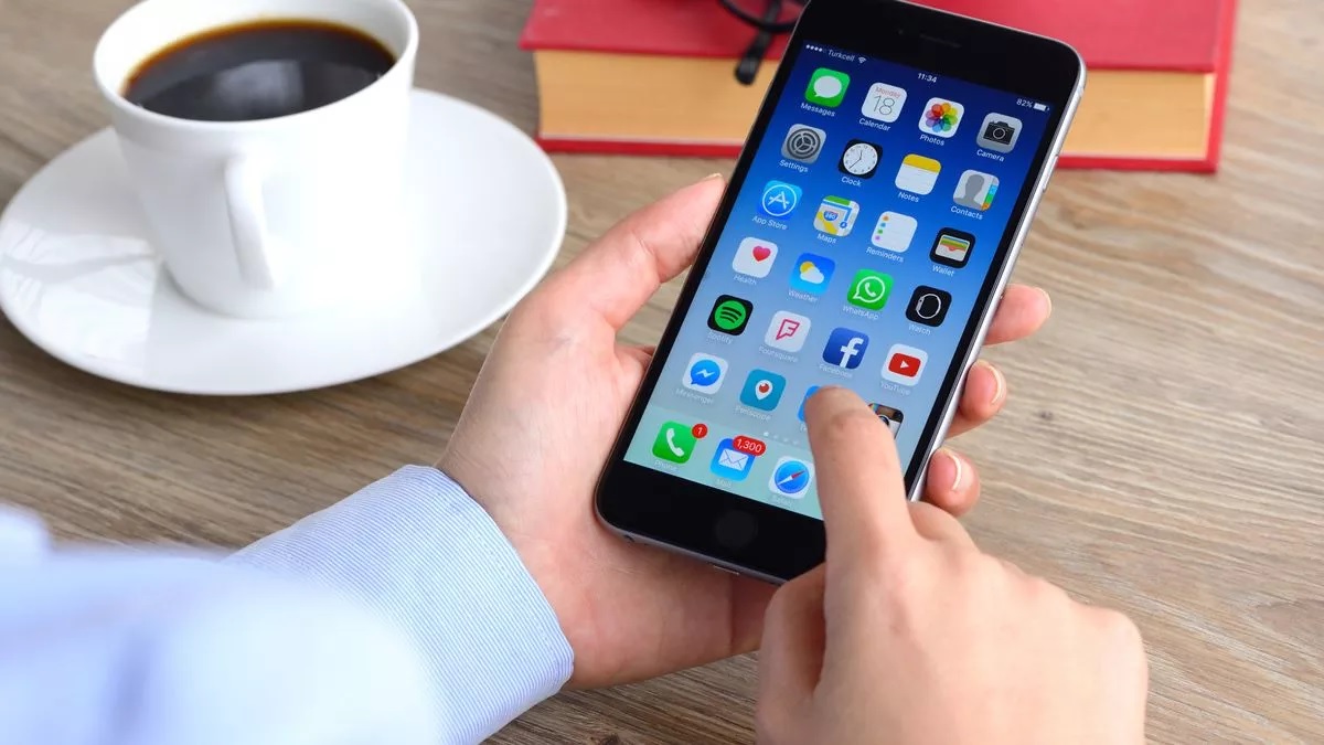 Smartphone Setting: સ્માર્ટફોનમાં આ સેટિંગ બદલાતા જ ઈન્ટરનેટ રોકેટની ઝડપે ચાલશે 2 As soon as this setting is changed in the smartphone the internet will run at rocket speed 01