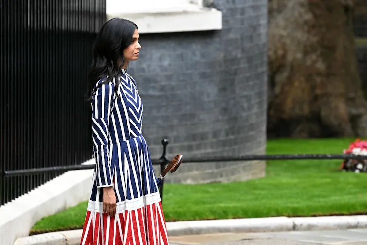 Akshata Murty: અક્ષતા મૂર્તિના આ ડ્રેસની કેમ મજાક ઉડાવવામાં આવી? 2 akshata murty trolled over her rs 42000 dress 1