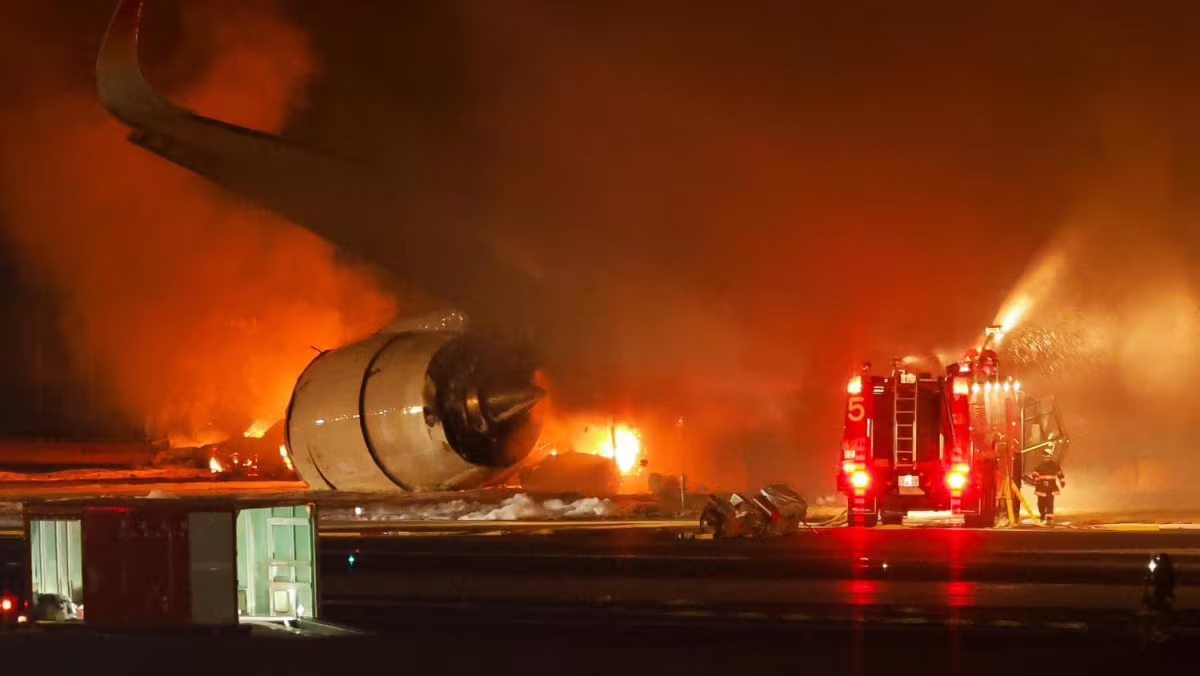 International News: સિંગાપોર એરલાઈન્સનું વિમાન જાપાનમાં લેન્ડિંગ વખતે ખોરવાયું, આખો રનવે બંધ કરાયા 2 જાપાન