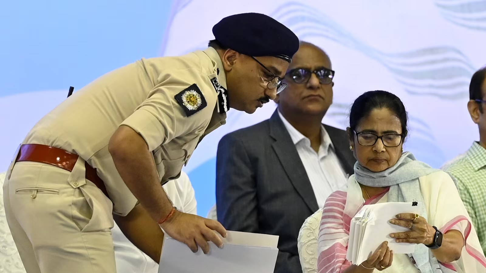 હવે કોલકાતા પોલીસ કમિશનરની જવાબદારી સંભાળશે મનોજ કુમાર વર્મા, કોણ છે તે IPS અધિકારી 2 manoj kumar verma kolkata new police commissioner vineet1 1