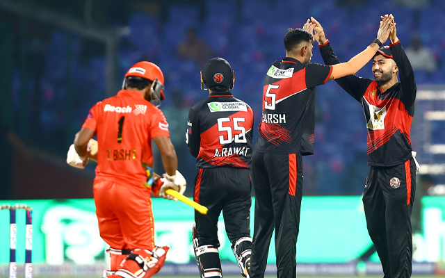 મયંક રાવતે છેલ્લી ઓવરમાં તબાહી મચાવી,પૂર્વ દિલ્હીએ દક્ષિણને હરાવીને ટાઈટલ જીત્યું. 3 mayank rawat hit 5 sixes in ayush badoni over east delhi riders vs south delhi superstarz match result in delhi premier league2