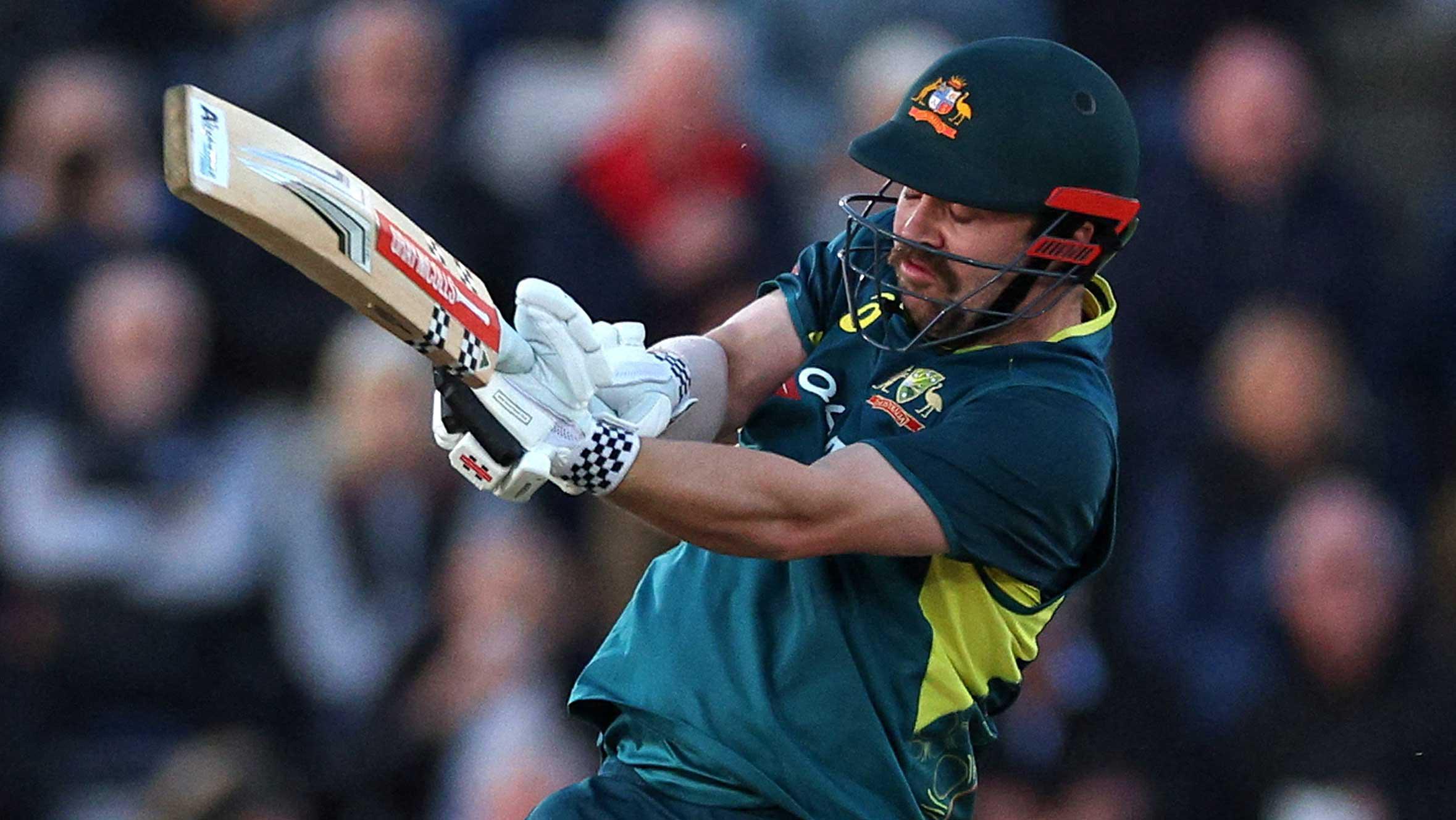 ટ્રેવિસ હેડે કરી વિસ્ફોટક બેટિંગ, સેમ કરનની ઓવરમાં કરી દીધો રનનો વરસાદ 3 travis head smashes 30 runs off a sam curran over and slams fifty in 19 ball1