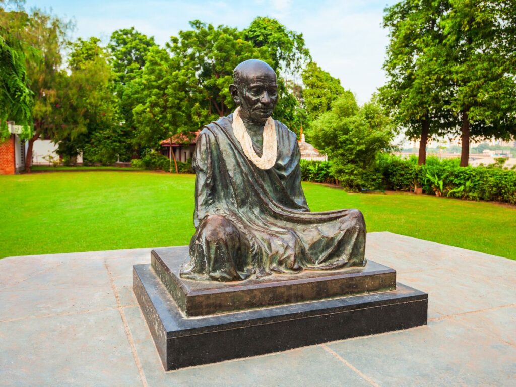 Gandhi Jayanti 2024 : ક્યાં કારણોથી મનાવવામાં આવે છે ગાંધી જયંતિ, શું છે તેનું મહત્વ 2 ક્યાં કારણોથી મનાવવામાં આવે છે ગાંધી જયંતિ4