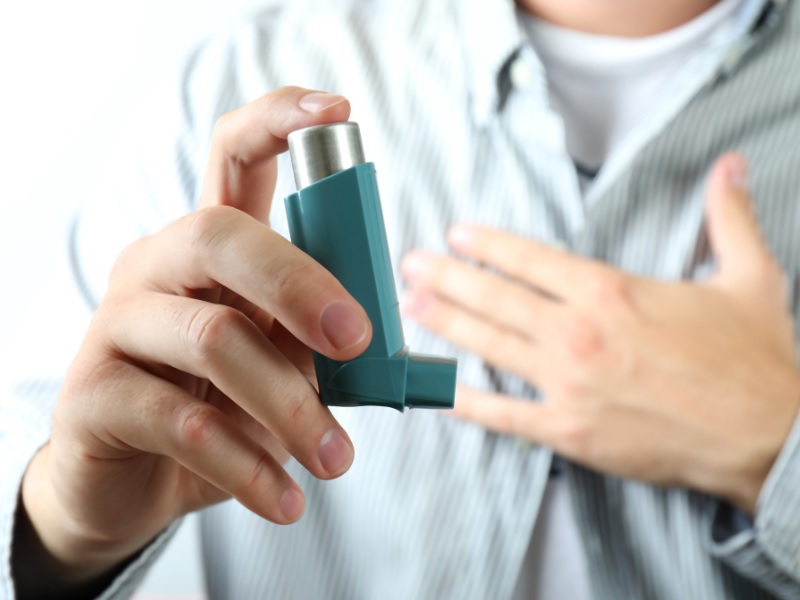 દિવાળી દરમિયાન વધી શકે છે શ્વાસની તકલીફ, આ 7 સાવચેતીઓ રાખો 3 asthma patients problems may increase by diwali pollution know dama preventive2