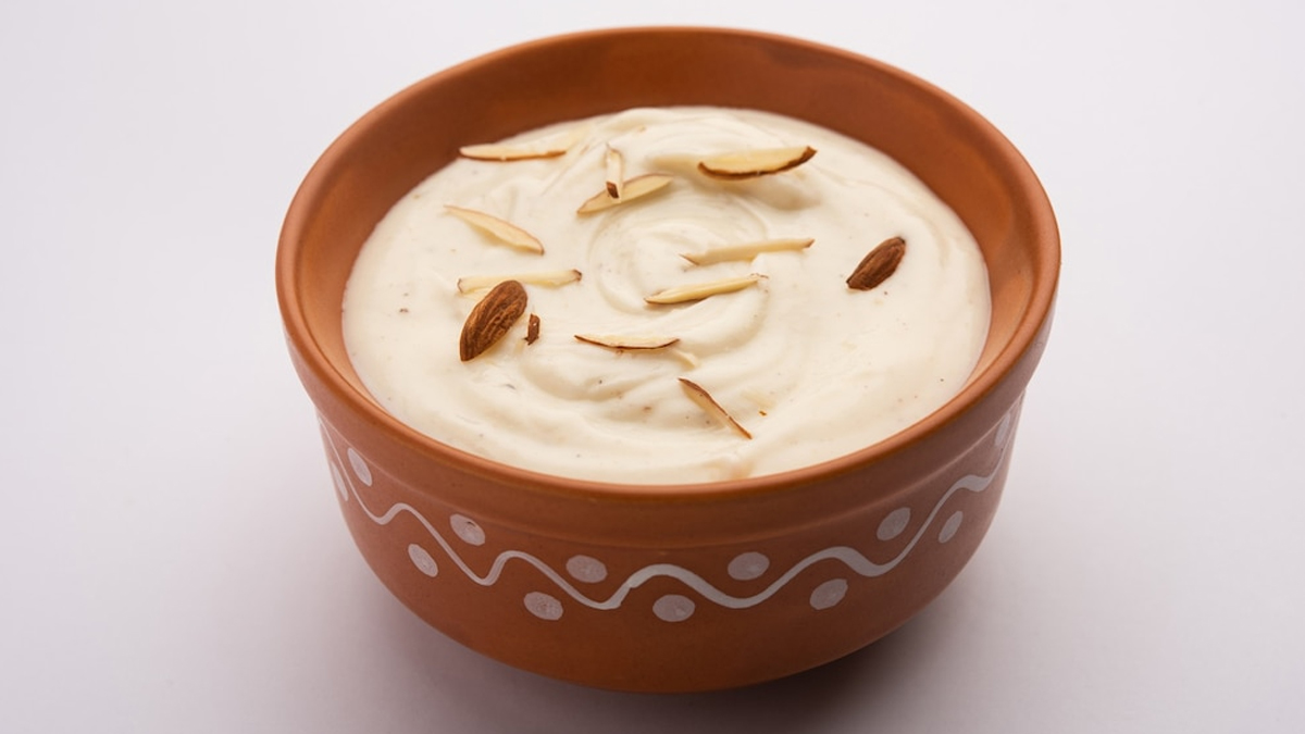 ભાઈ દૂજ પર તમારા વીરાને ખવડાવો આ સ્વાદિષ્ટ મીઠાઈઓ, થઇ જશે ખુશખુશાલ 3 sweets you can make for your brother this bhai2