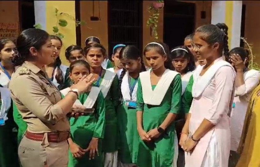 યુપીના દરેક જિલ્લામાંથી 100 દીકરીઓને DM બનવાની તક, એક દિવસ માટે બનશે ઓફિસર 3 up mission shakti 5 0 scheme kasturba gandhi basic school girl students one day dm cdo beo development of leadership2