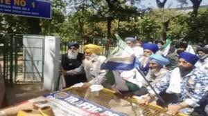 jalandhar farmers clash police minister home protest