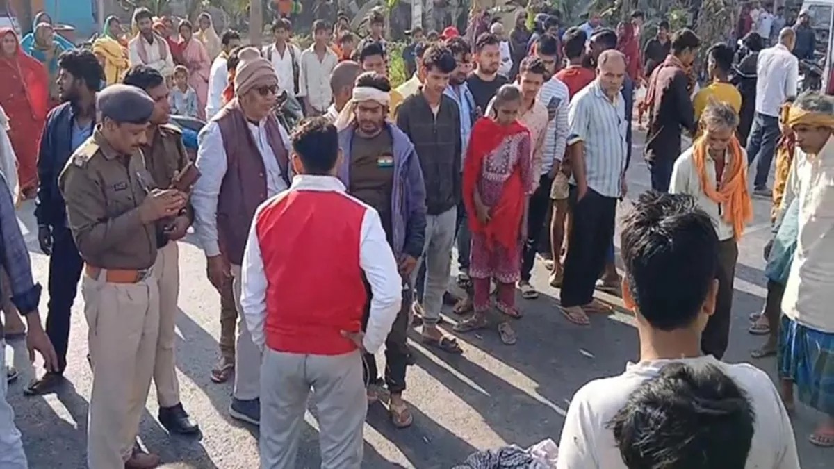 vaishali hajipur news there was a commotion due to robbery at jeetan chowk woman was shot1