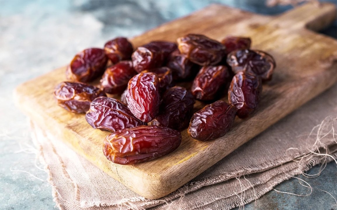 who should avoid eating dates harmful effects of this dry fruiterwe