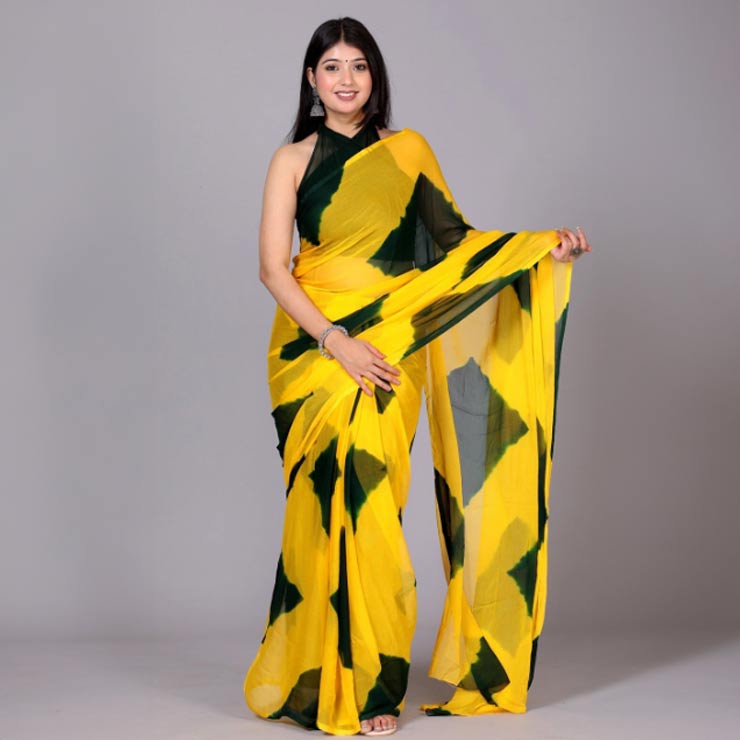 પીળી સાડી સાથે આ રંગોના કોન્ટ્રાસ્ટ બ્લાઉઝ સારા લાગશેew