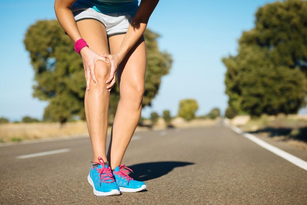 bad habits that may be contributing to your knee pain 1