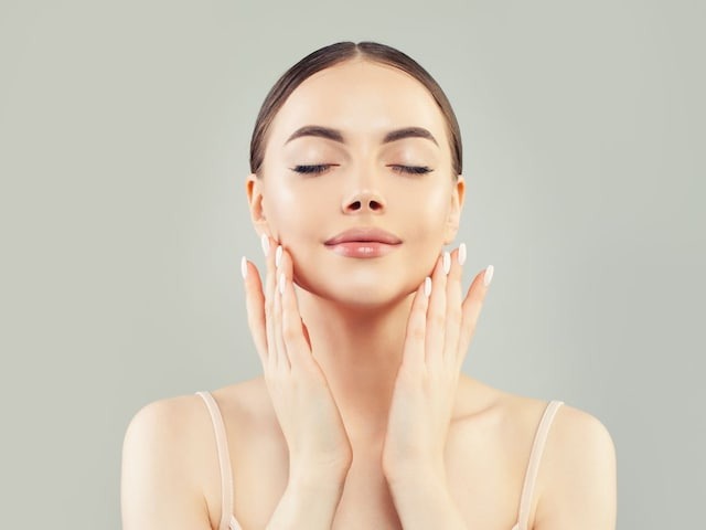 benefits of face wash with salt water namak pani se muh dhone ke fayde2