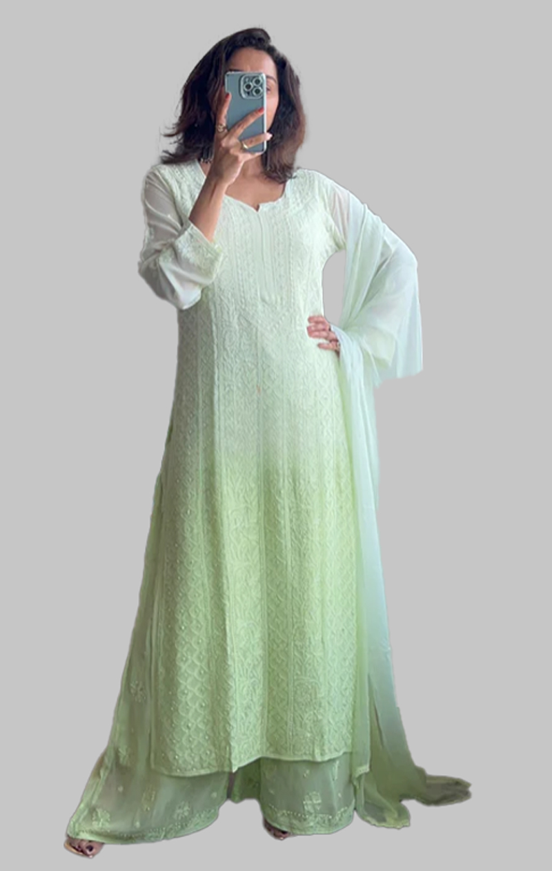 best stylish chikankari kurta set designs for women4