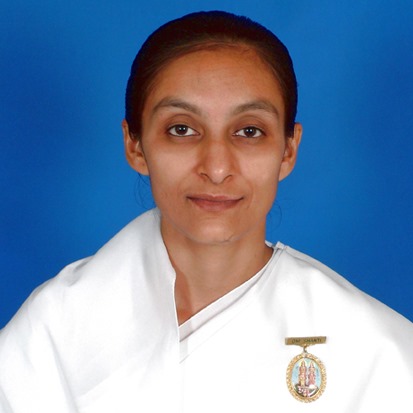 ગુજરાતની વિશિષ્ટ પ્રતિભા બ્રહ્માકુમારી નંદિનીબેને "આધ્યાત્મિક અને ધાર્મિક પત્રકારત્વ" પર સંશોધન કરી પીએચ.ડી. (ડોક્ટર ઑફ ફિલોસોફી)ની પદવી મેળવી 2 brahmakumari dr nandinibeen increased the pride of gujarat