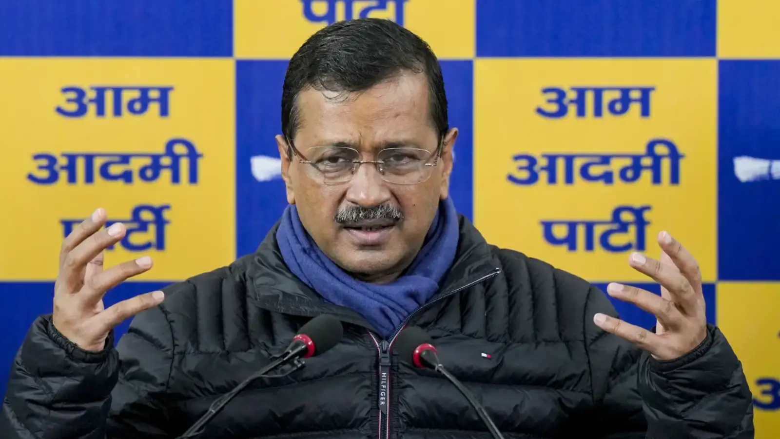 fir against arvind kejriwal over defacement of public property case delhi police file status report2