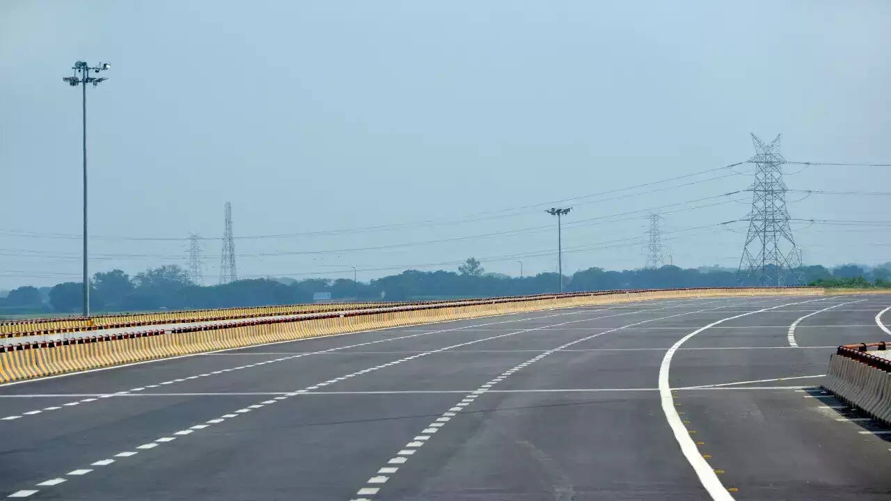 hardoi ganga expressway inspection cm yogi adityanath orders timely completion in hardoi