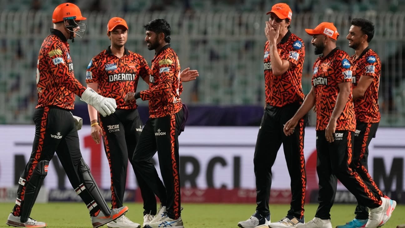 ipl 2025 kkr vs srh kamindu mendis bowling two different handsewrw