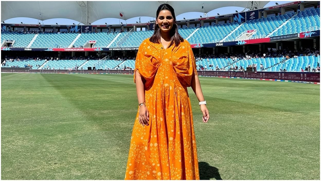 jasprit bumrah wife sanjana ganesan summer look stylish dresses collection photos2