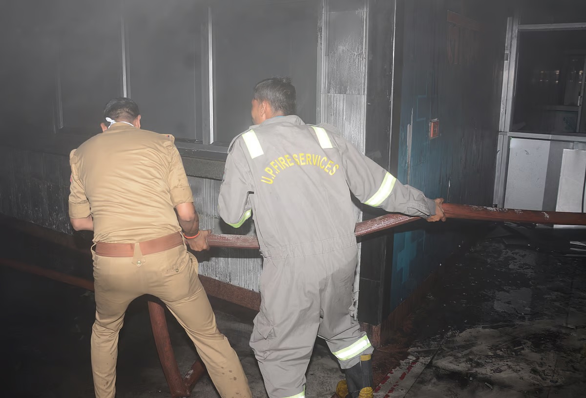 લોકબંધુ હોસ્પિટલમાં આગમાં કોઈ શોર્ટ સર્કિટ નહોતું, તપાસ સમિતિના રિપોર્ટમાં ચોંકાવનારો દાવો 3 lucknow lok bandhu hospital fire case investigation committee gave its report 2