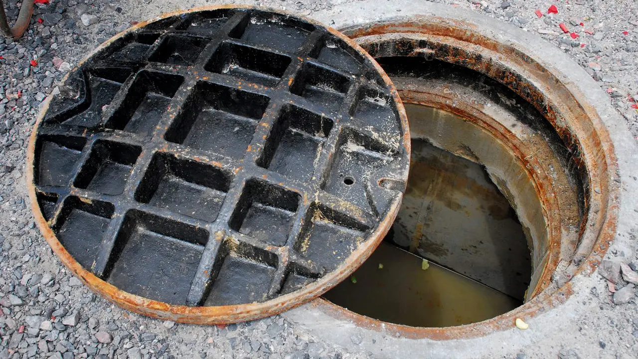 maharashtra government buy 100 robots for cleaning sewers minister sanjay shirsat1