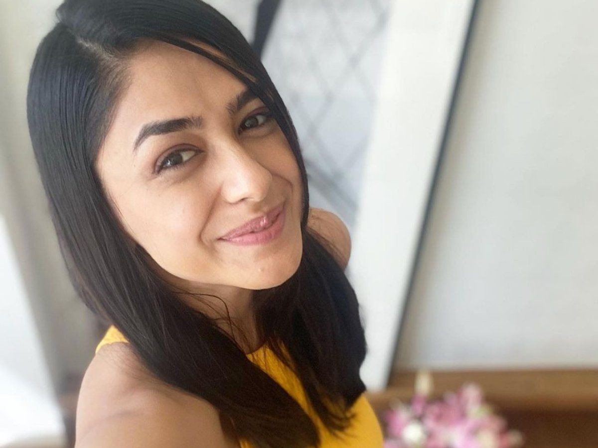 mrunal thakur apply almond oil on hair know how to use for shiny strong hair and glowing skinewwer