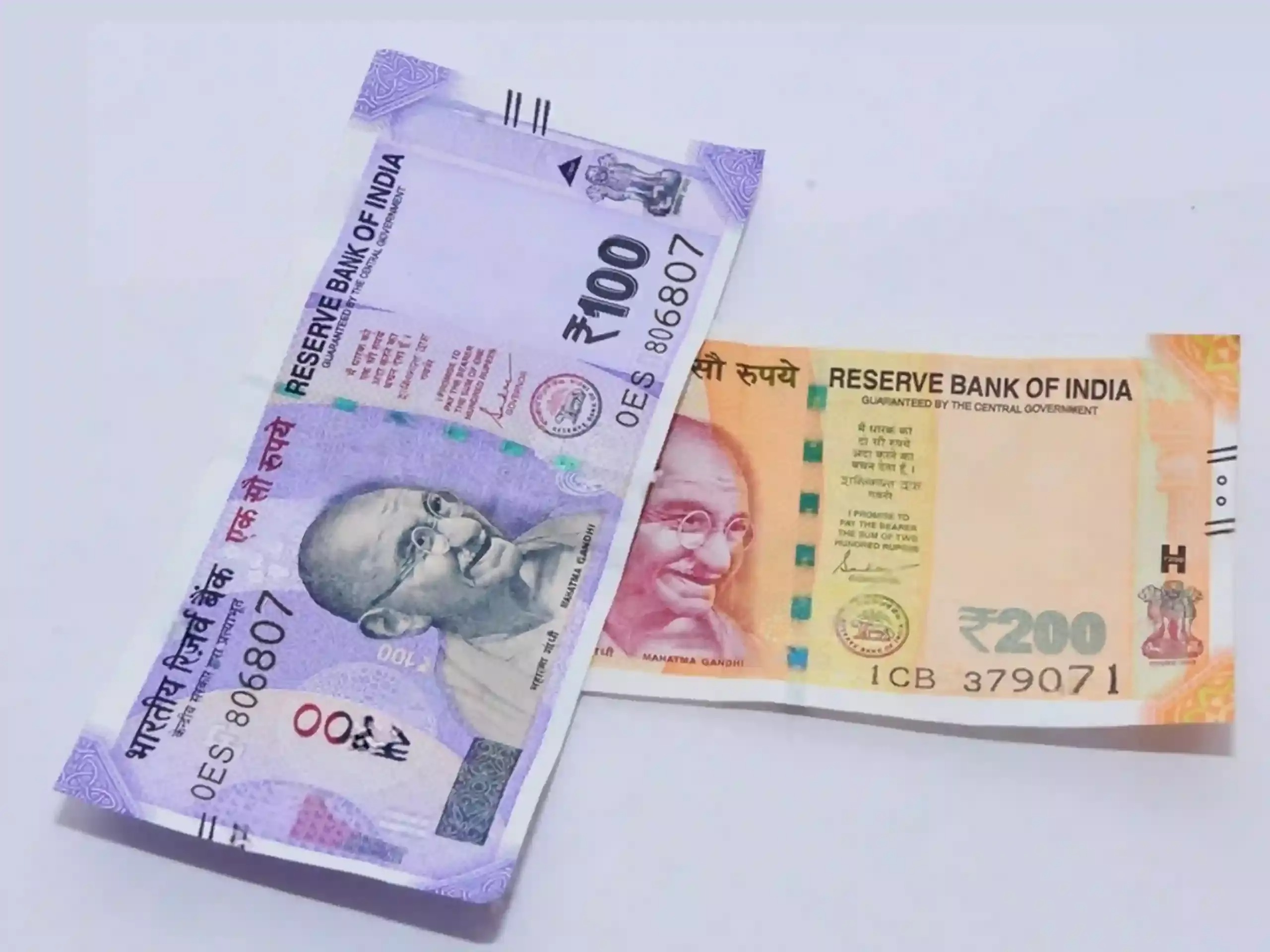 ATMમાંથી વધુ ₹100 અને ₹200 ની નોટો ઉપાડી શકાશે, RBI એ બેંકોને આપી આ ખાસ સૂચનાઓ 2 rbi ask all banks to ensure atm dispense rs 100 and rs 200 notes