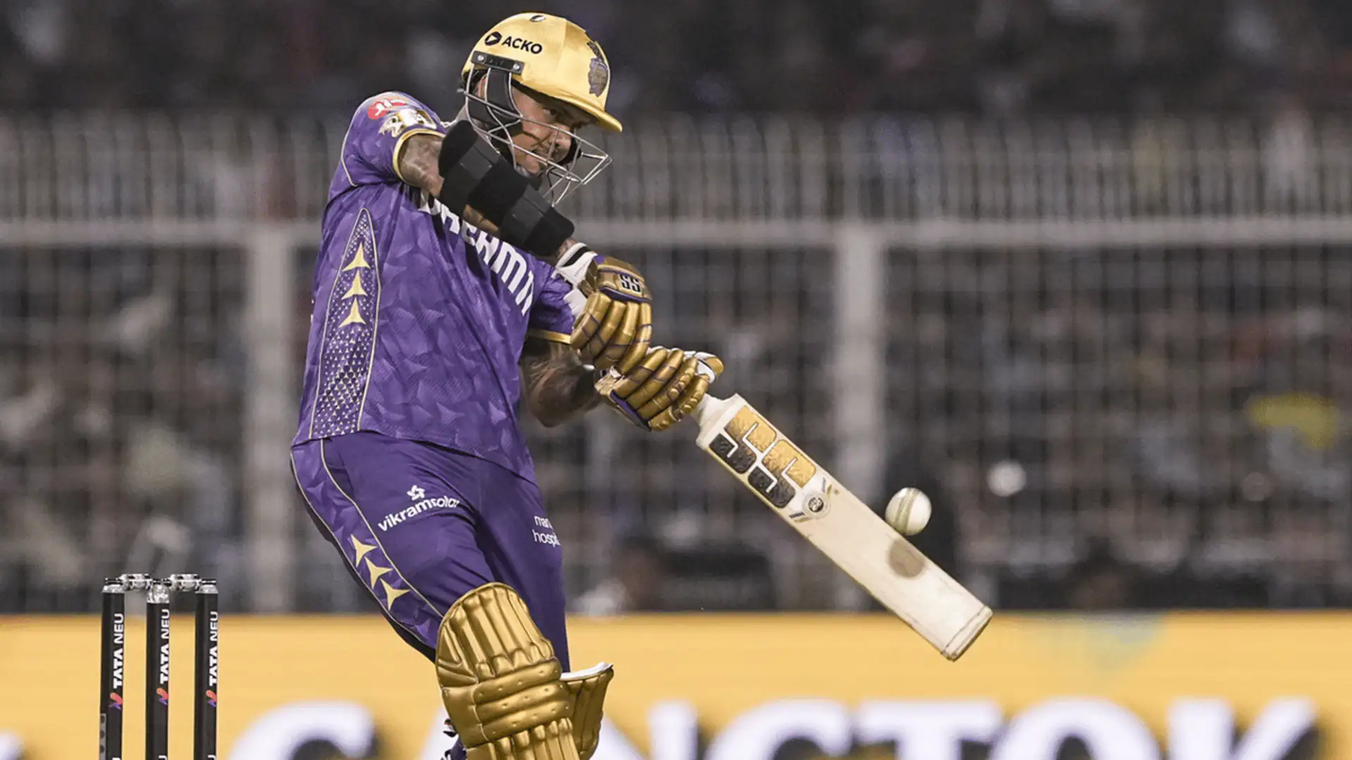 શું અમ્પાયરે સુનીલ નારાયણનું બેટ નકારી કાઢ્યું? કેમ કરવામાં આવ્યું ચેકિંગ, જાણો સમગ્ર મામલો 2 sunil narine bat rejected by umpire know reason punjab kings vs kolkata knight riders ipl 20251