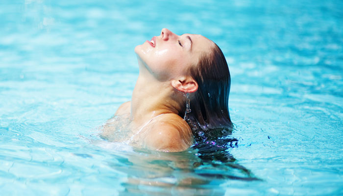 tips to protect hair from damage while swimming in chlorine water1