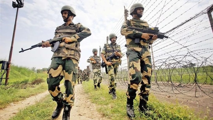 west bengal bangladeshi intruders attacked bsf one soldier injured on international border1
