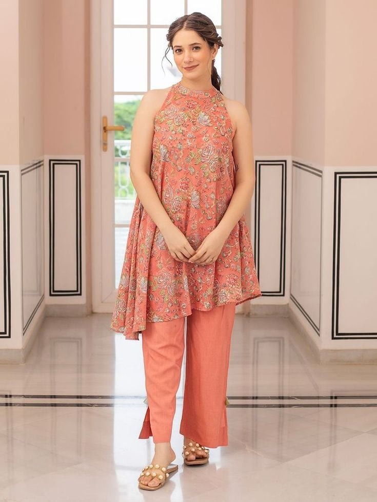 આ સ્લીવલેસ ડિઝાઇનની કુર્તી પહેરવાથી તમે સ્ટાઇલિશ દેખાશો, સેવ કરો ફોટો 9 10 different sleeveless kurti design pattern short and long to look stylish in summer8