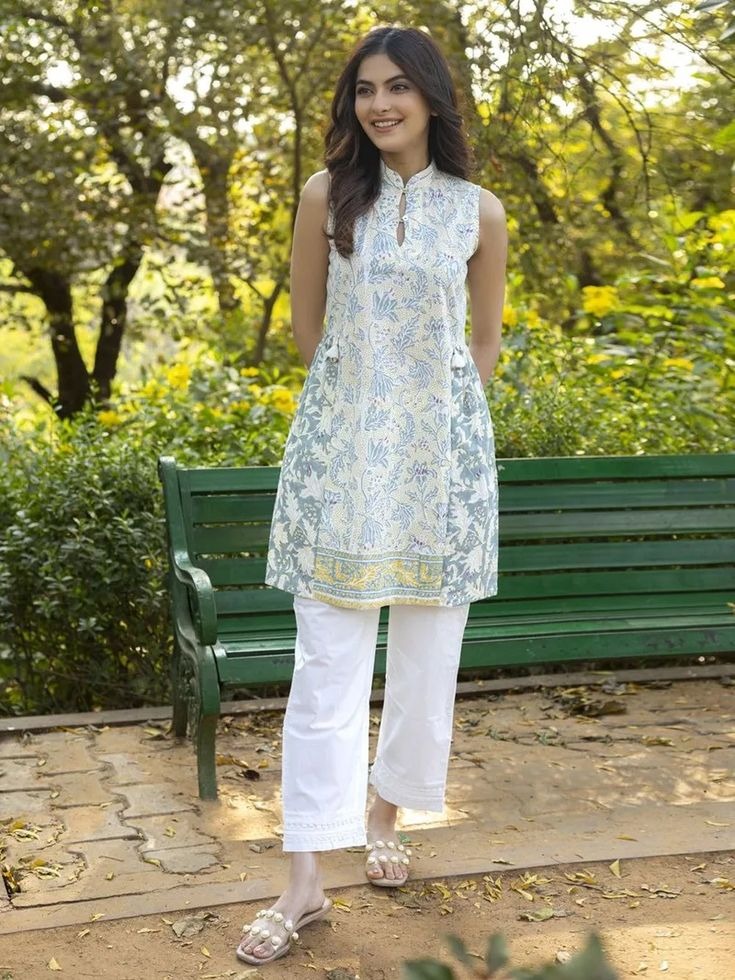 આ સ્લીવલેસ ડિઝાઇનની કુર્તી પહેરવાથી તમે સ્ટાઇલિશ દેખાશો, સેવ કરો ફોટો 10 10 different sleeveless kurti design pattern short and long to look stylish in summer9