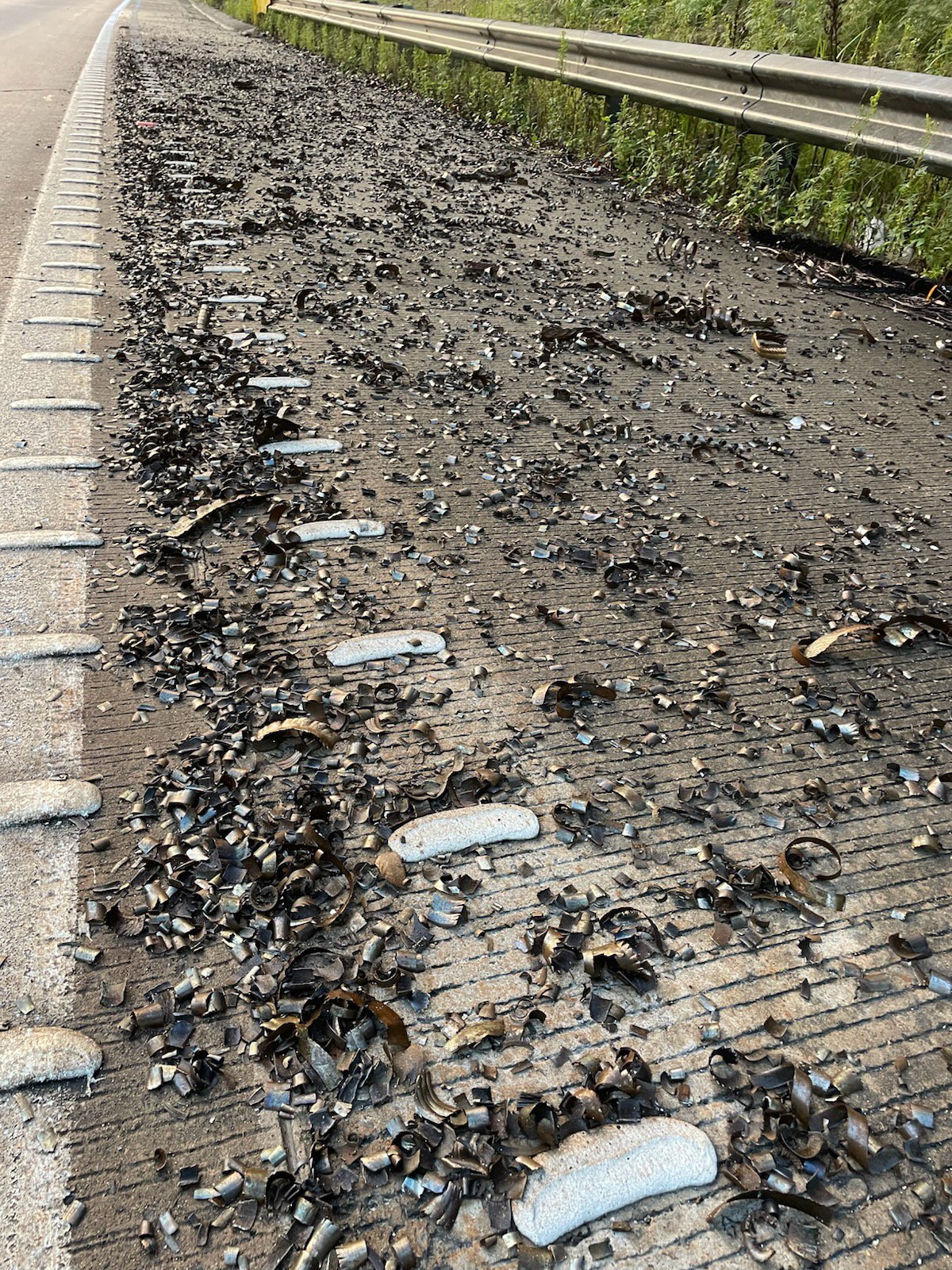 accident australia highway 750 kg metal spread 30 km truck overturned 300 vehicles damaged1