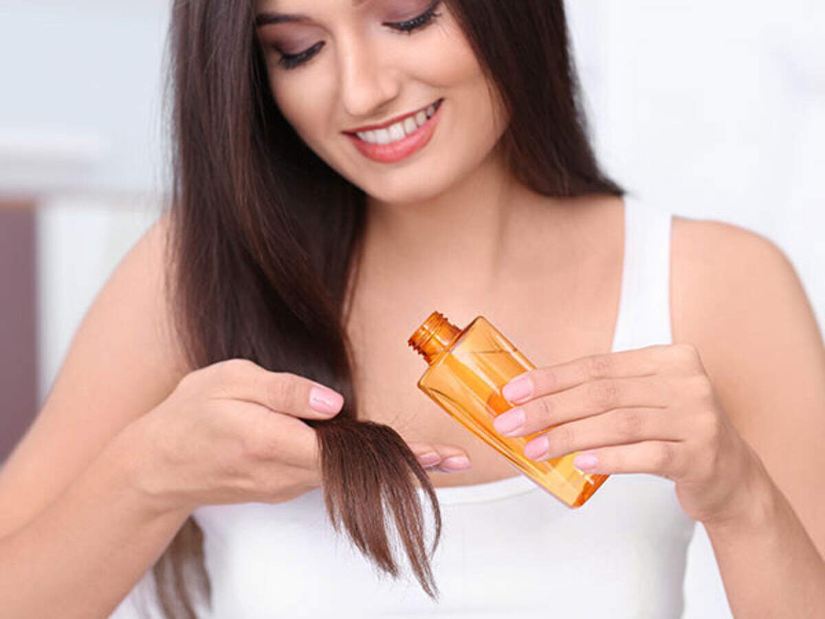 લાંબા વાળ માટે આ 5 રીતે લગાવો નાળિયેર તેલ, વાળ બનશે ઘાટા અને ચમકદા 1 apply coconut oil in 5 ways for long and thick hairq