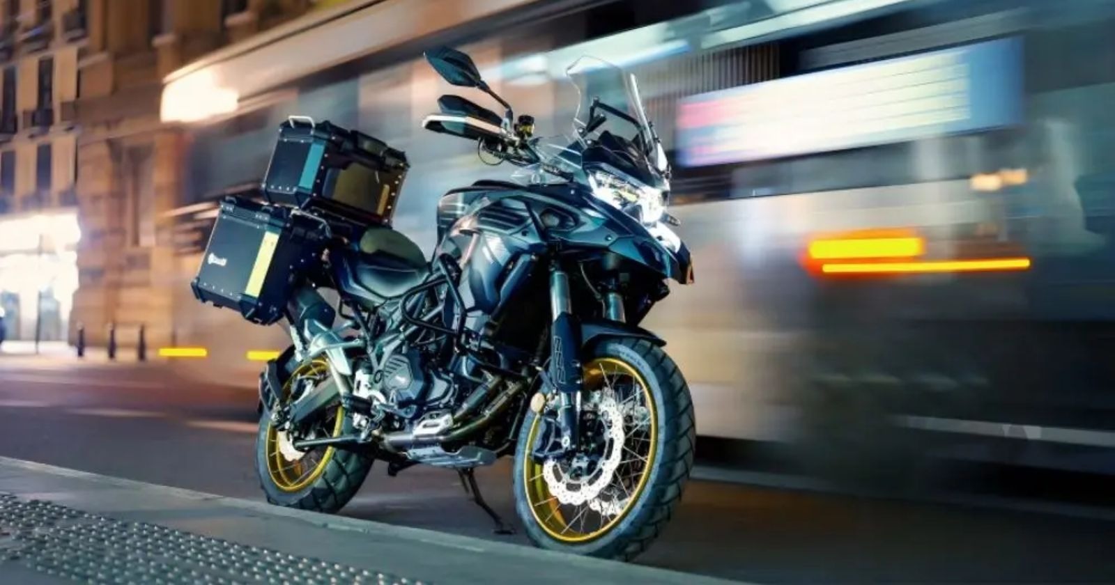 benelli trk 502 and trk 502x launched in india know price features and detailspoiuytre