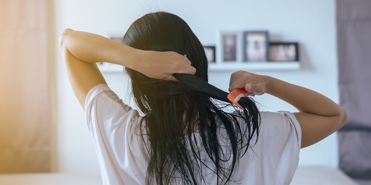 ઉનાળામાં સ્નાન કર્યા પછી ભીના વાળ સાથે સૂવાની ભૂલ ન કરો, ગેરફાયદા વાંચીને તમે ચોંકી જશો 2 dont make the mistake of sleeping with wet hair after bathing in summerpoiuytr