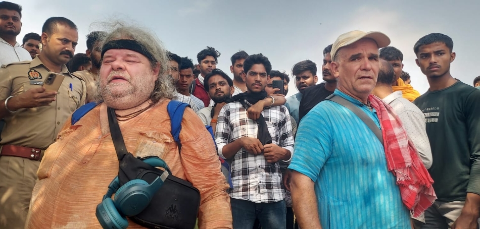 etawah tragic accident on agra kanpur highway two postal workers dead hit by russia citizen car