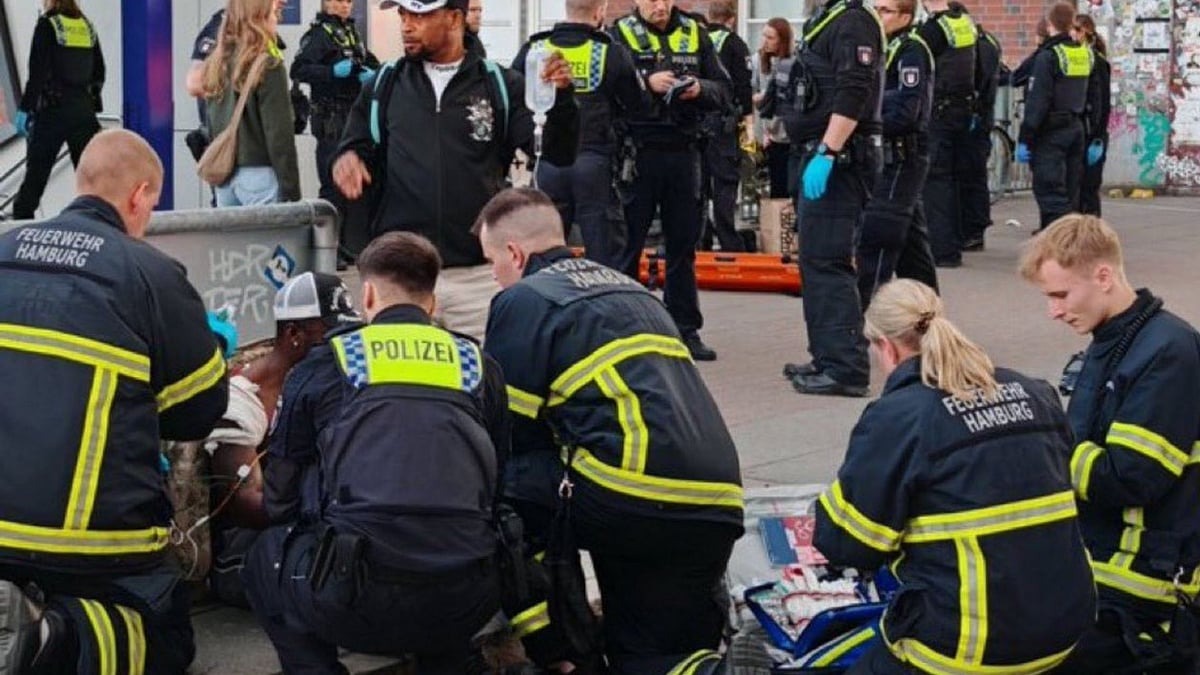 germany knife stabbing attack hamburg train station accused woman arrest