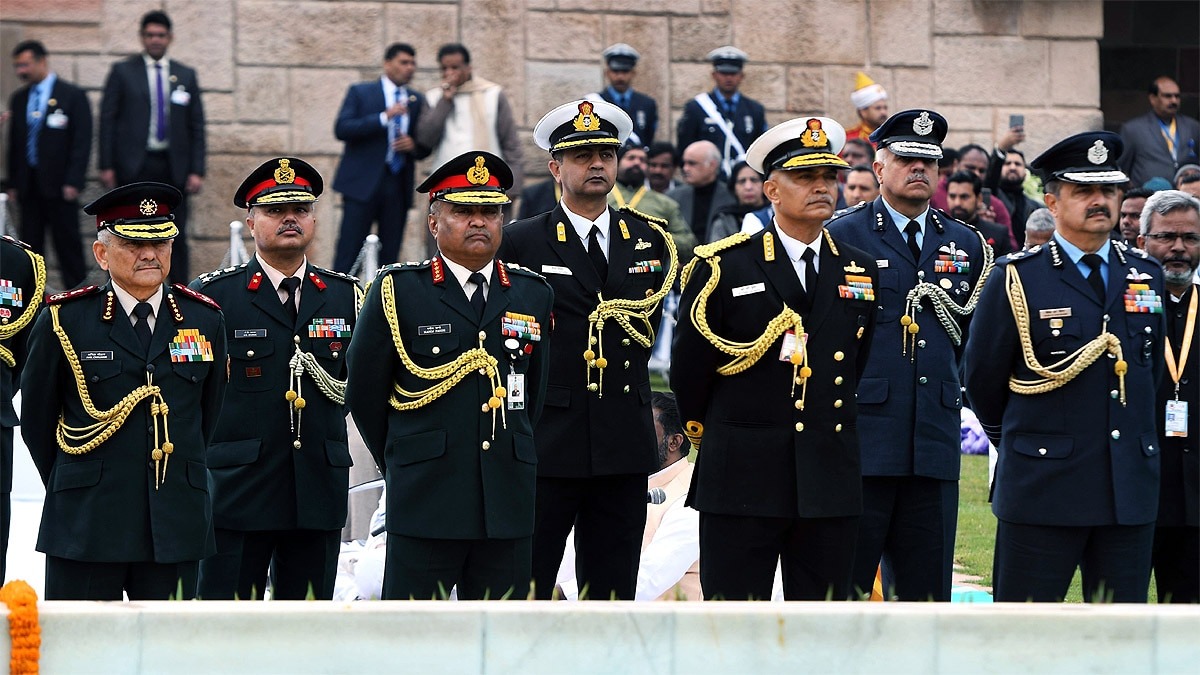 કોણ છે ભારતીય સેનામાં સૌથી મોટા અધિકારી? જુઓ રેન્કિંગ અનુસાર સંપૂર્ણ યાદી 2 indian army ranks and insignia know highest officer in army complete list according to rank1