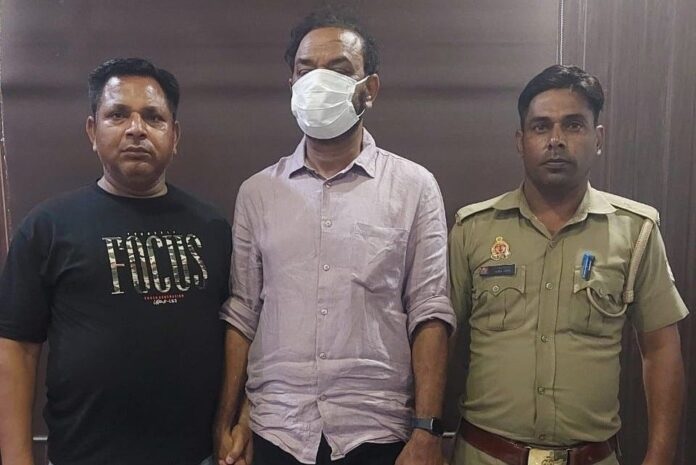 officer arrested for bribe grnoida1