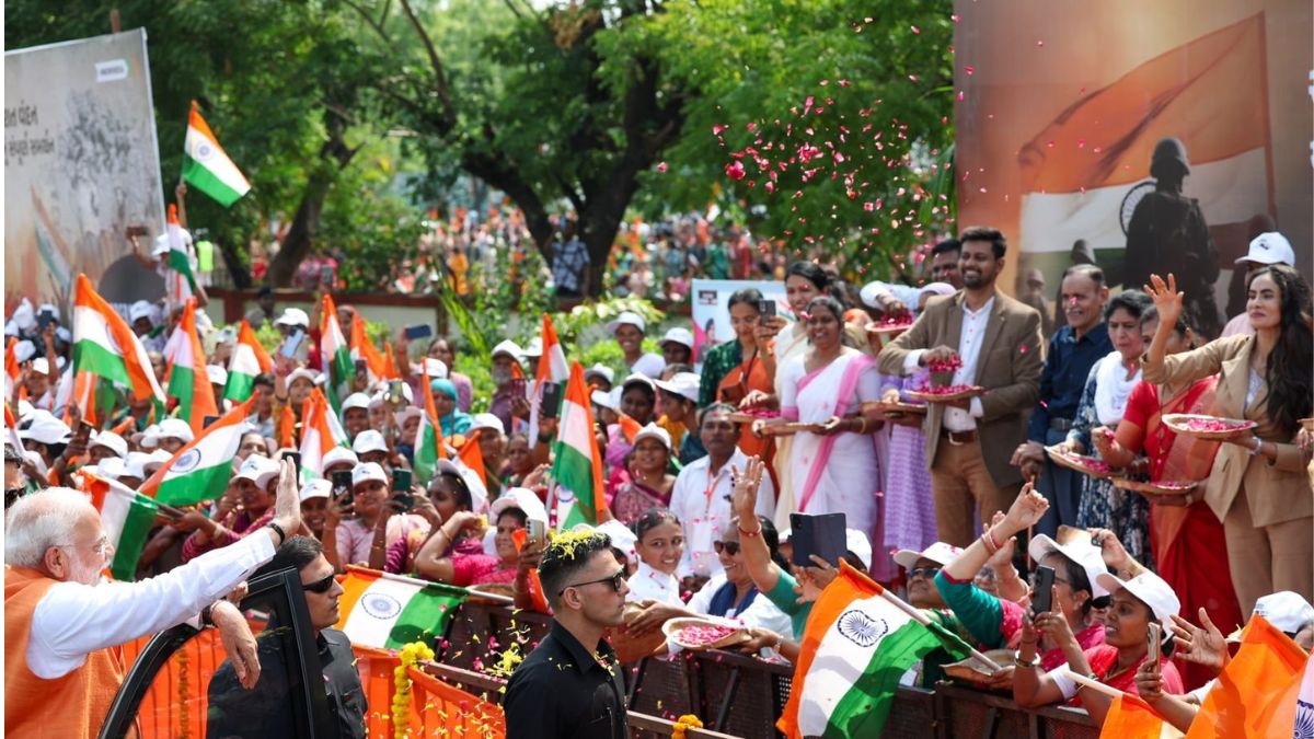 pm modi mega road show in vadodara grand welcome by thousands1
